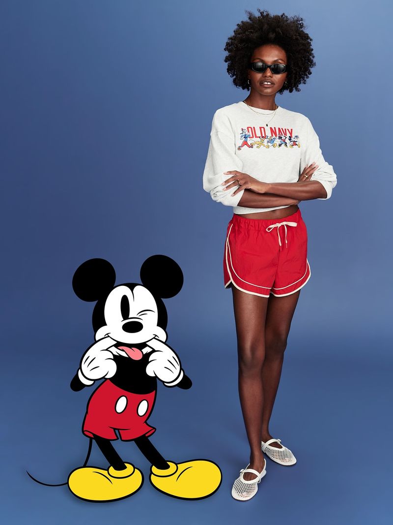 Sudadera-con-grafico-Old-Navy-x-Disney-SoComfy-para-mujer-Old-Navy-749961-000